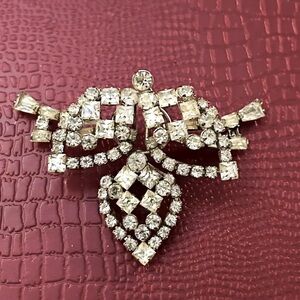 SIGNED PHYLLIS STERLING Vintage Brooch Pin  Clear Glass Rhinestone